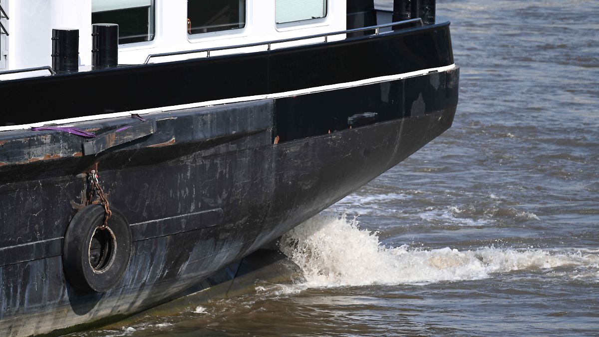 Tankschiff mit 250 Tonnen Wasserstoff blockiert Rhein bei Ludwigshöhe