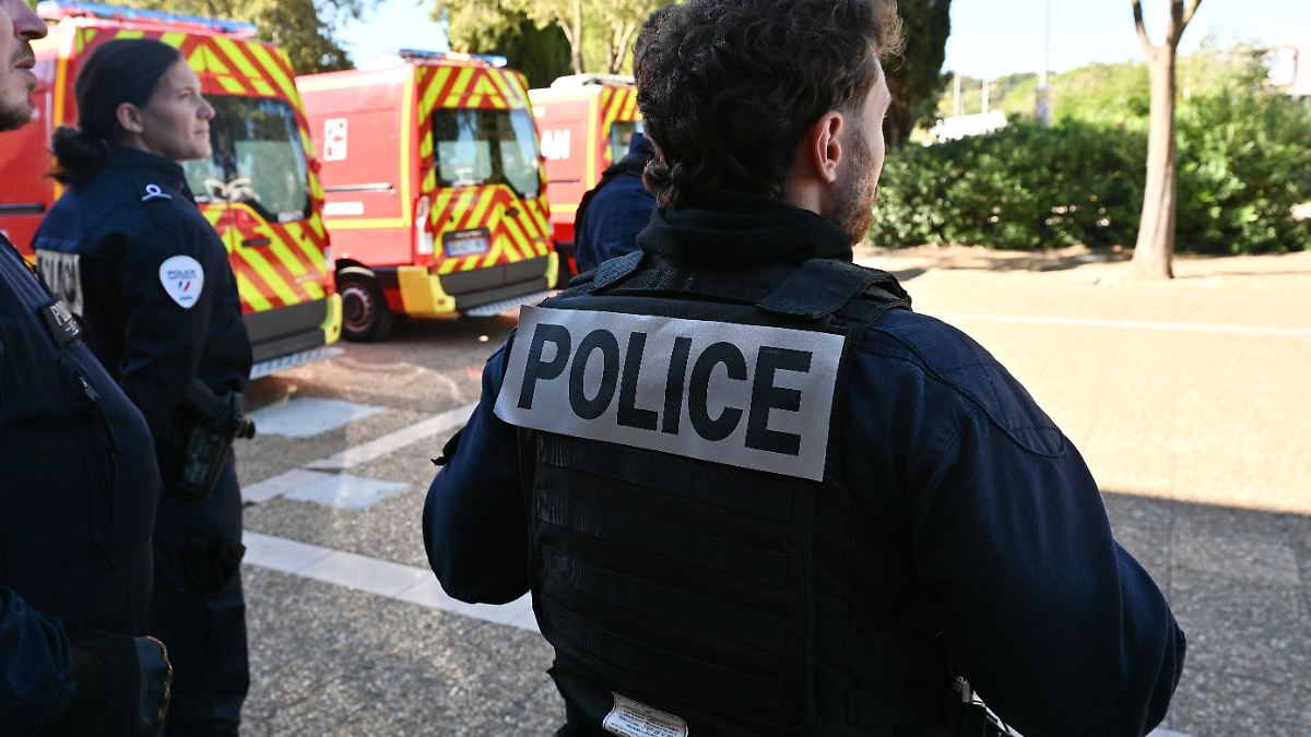 Schüsse vor Schule in Aubagne: 14-Jähriger verletzt Schulleiter und Lehrerin