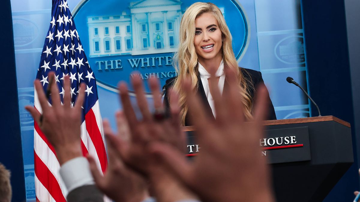 Debatte um Lebenslauf: Neue Trump-Sprecherin wegen Anwaltsbezeichnung kritisiert