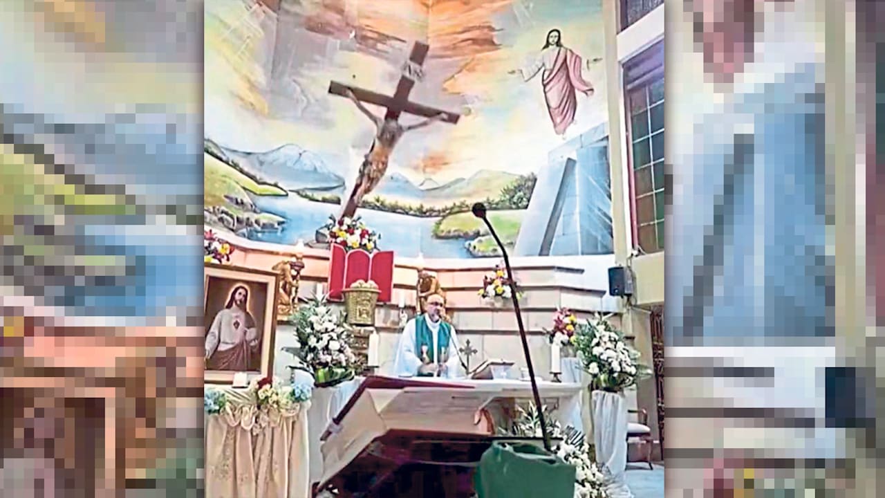 Kruzifix stürzt während Gottesdienst auf Pfarrer in Ecuador