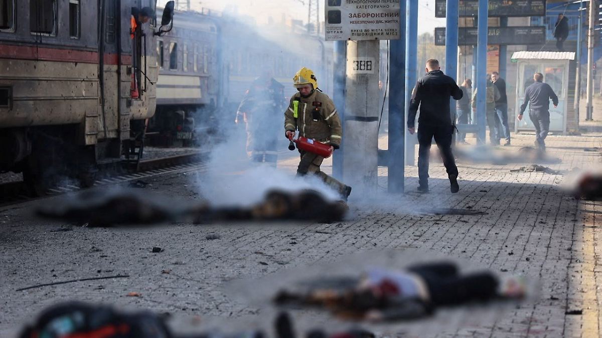 14 Tote bei russischem Angriff auf Bahnhof in Dnipro